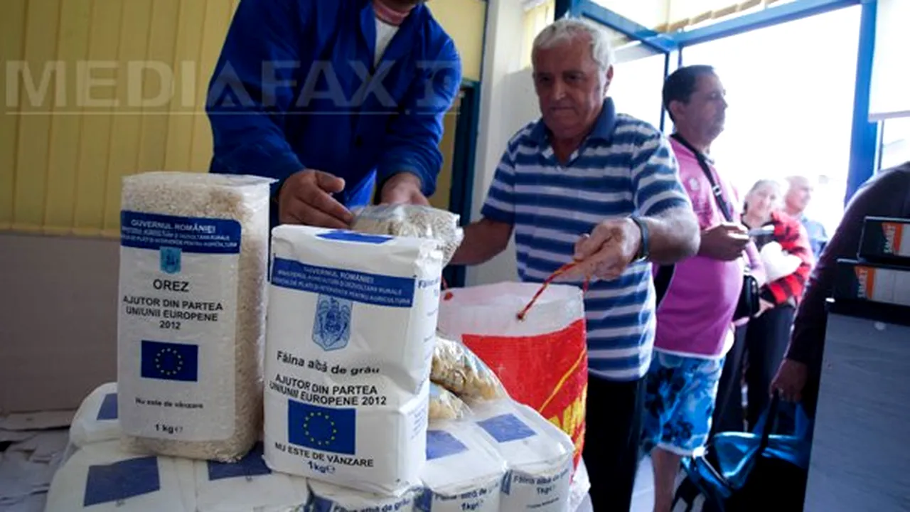 Piteşti: Câteva sute de persoane s-au înghesuit pentru ajutoarele alimentare de la UE