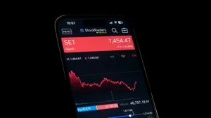 Piața software, lovită de Inteligența Artificială: Pierderi de 400 de miliarde de dolari într-o singură săptămână. Ce urmează?