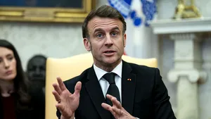 Macron: Există motive întemeiate pentru a relua relaţiile cu Putin