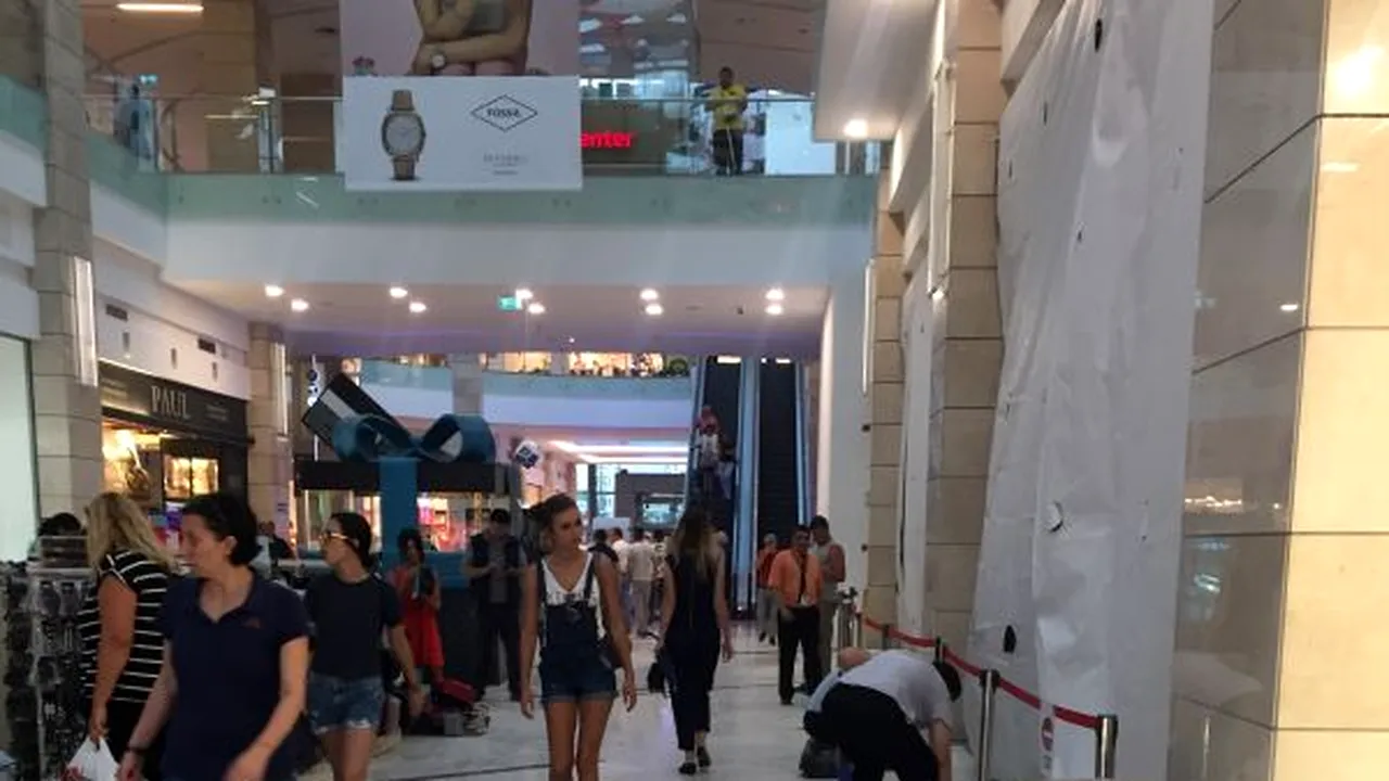 VIDEO - Incendiu la mall-ul Afi Cotroceni din Capitală. Degajări MAJORE de fum în zona magazinelor cu mâncare 