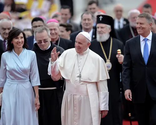 RETROSPECTIVĂ MEDIAFAX 35. 2019 – Papa Francisc vine în România. Liviu Dragnea este condamnat definitiv la închisoare. Simona Halep câștigă Wimbledonul