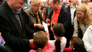 Băsescu a făcut o scurtă baie de mulţime la Bucharest Food Festival (Galerie Foto)