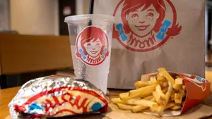 Un nou lanţ de restaurante fast food gigant intră pe piaţa din România şi plănuieşte să deschidă în următorii ani nu mai puţin de 50 de restaurante