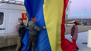Protest organizat de Ştefan Mandachi de Ziua Unirii, la primul metru de autostradă din Moldova: „Ne-am săturat de voi” / Reacţia lui Klaus Iohannis - VIDEO