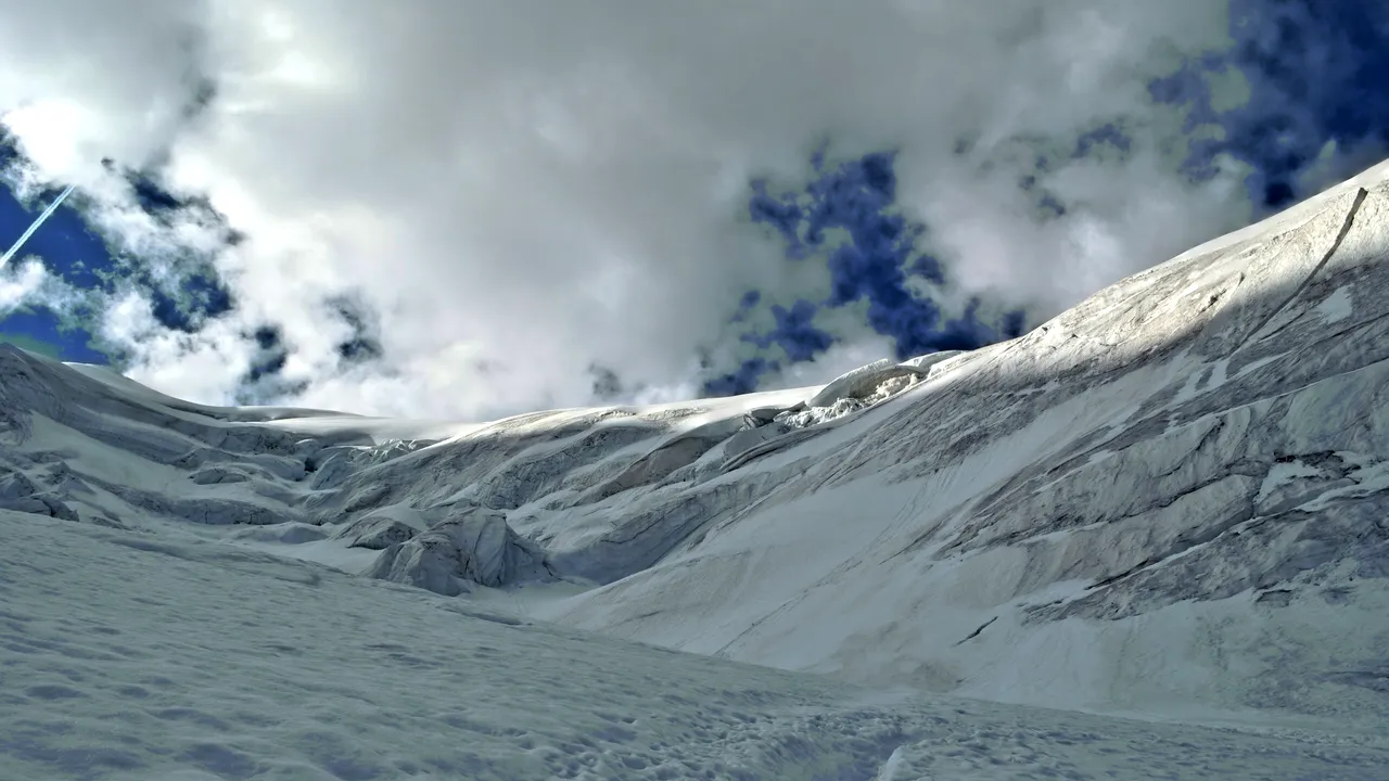 Şapte tineri au rămas BLOCAŢI pe munte, la lăsarea serii, în golul alpin. Intervenţie dificilă pentru SALVAREA lor dusă de jandarmii din Sinaia. Pericolul reprezentat de zăpadă