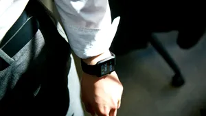 Cluj: Un candidat a agresat supraveghetorul care l-a prins cu un smartwatch la examen