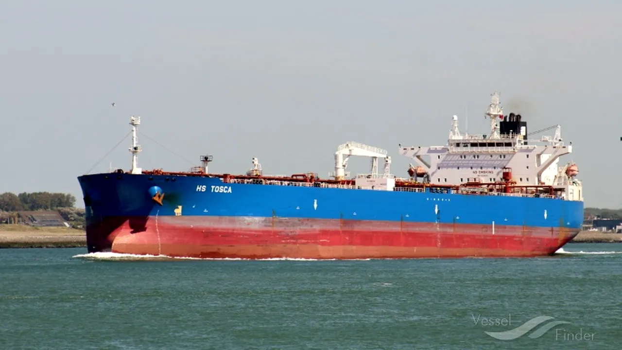 Franța îl reține pe căpitanul unui petrolier suspectat că operează în flota fantomă