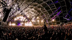 Din ce în ce mai mulţi artişti aleg să se lanseze singuri, fără o casă de discuri în spate. Care sunt motivele 