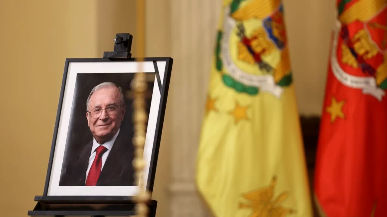 Funeralii Ion Iliescu | Sicriul a fost depus la Palatul Cotroceni. Ilie Bolojan și alți oficiali ai Guvernului aduc ultimele omagii / Foștii șefi de stat, Emil Constantinescu și Traian Băsescu, prezenți la catafalc