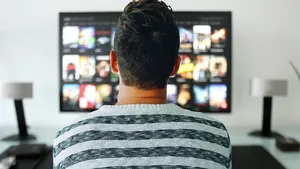 Barometru cultural: Românii nu dau doi bani pe cultură. Prioritatea lor principală, serviciile TV
