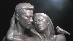 Coşmarul oricărui artist | Sculptor umilit după ce organele sexuale ale lucrărilor sale au fost acoperite cu lenjerie: M-am simţit ruşinat - FOTO