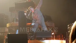 Cluj: Peste 6.000 de fani au venit la concertul lui James Blunt. Artistul a fost purtat pe braţe de public - FOTO, VIDEO