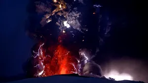 Erupţia vulcanului islandez: Imagini incredibile capturate din spaţiu - GALERIE FOTO