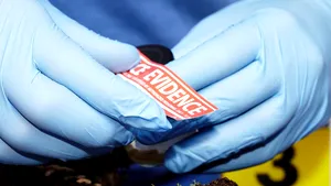 Descoperire macabră. O femeie a fost găsită moartă în casă, iar fostul ei soţ, spânzurat în pod. Prima ipoteză a poliţiştilor