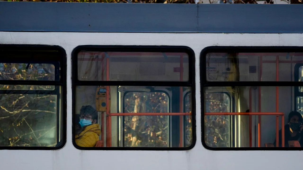 Premieră în România. Primul oraş care introduce plata cu deşeuri pentru transportul public