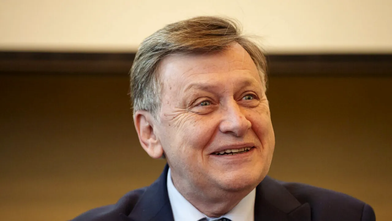 Alegeri prezidențiale 2025, capitolul educație. Ce educație și formare are Crin Antonescu
