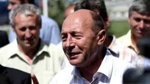 Băsescu nu crede că soluţia e concediul fără plată de 10 zile