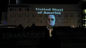 Mesaj de protest proiectat pe zidurile ambasadei americane la Berlin - VIDEO