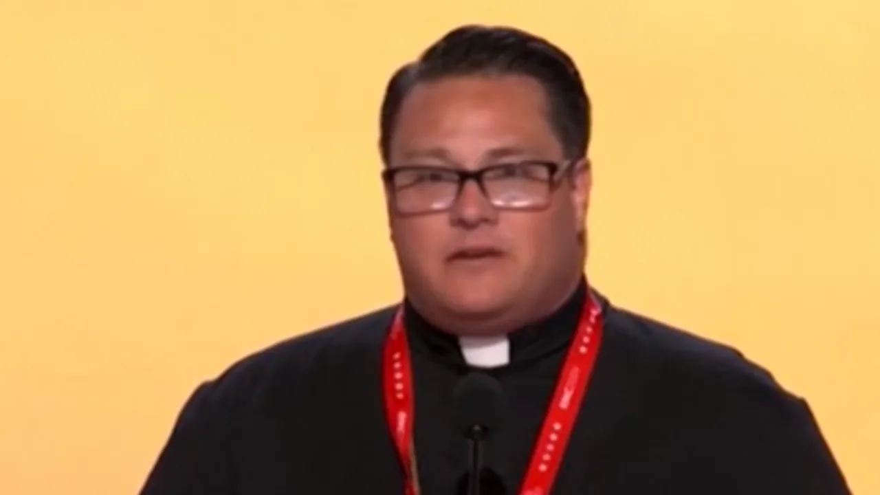 Un pastor american l-a imitat pe Trump în timpul convenţiei republicane

