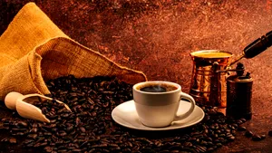 Câte cafele poți bea pe zi fără să-ți afectezi inima? Un nou studiu stabilește limita considerată sigură pentru majoritatea adulților