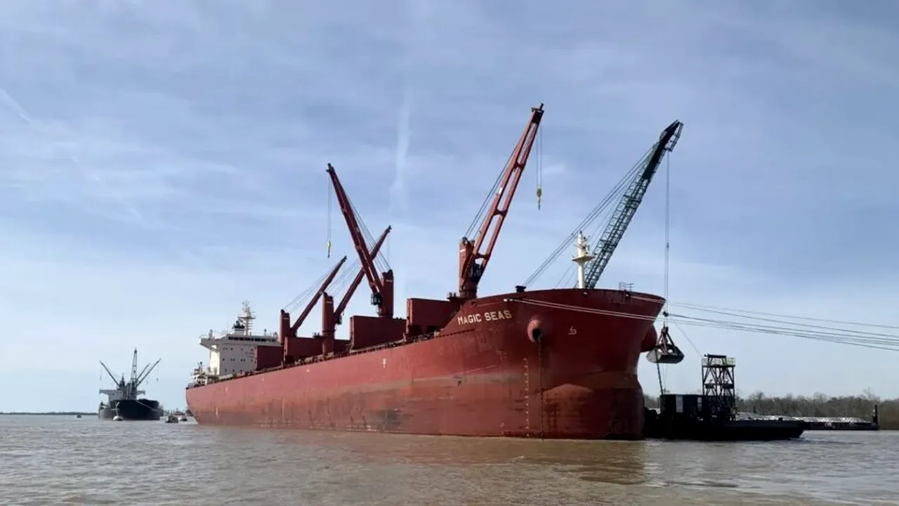 Marea Roșie: Echipaj salvat după un atac asupra unei nave comerciale