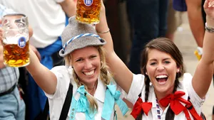 Consumul moderat de bere, benefic pentru întărirea oaselor femeilor