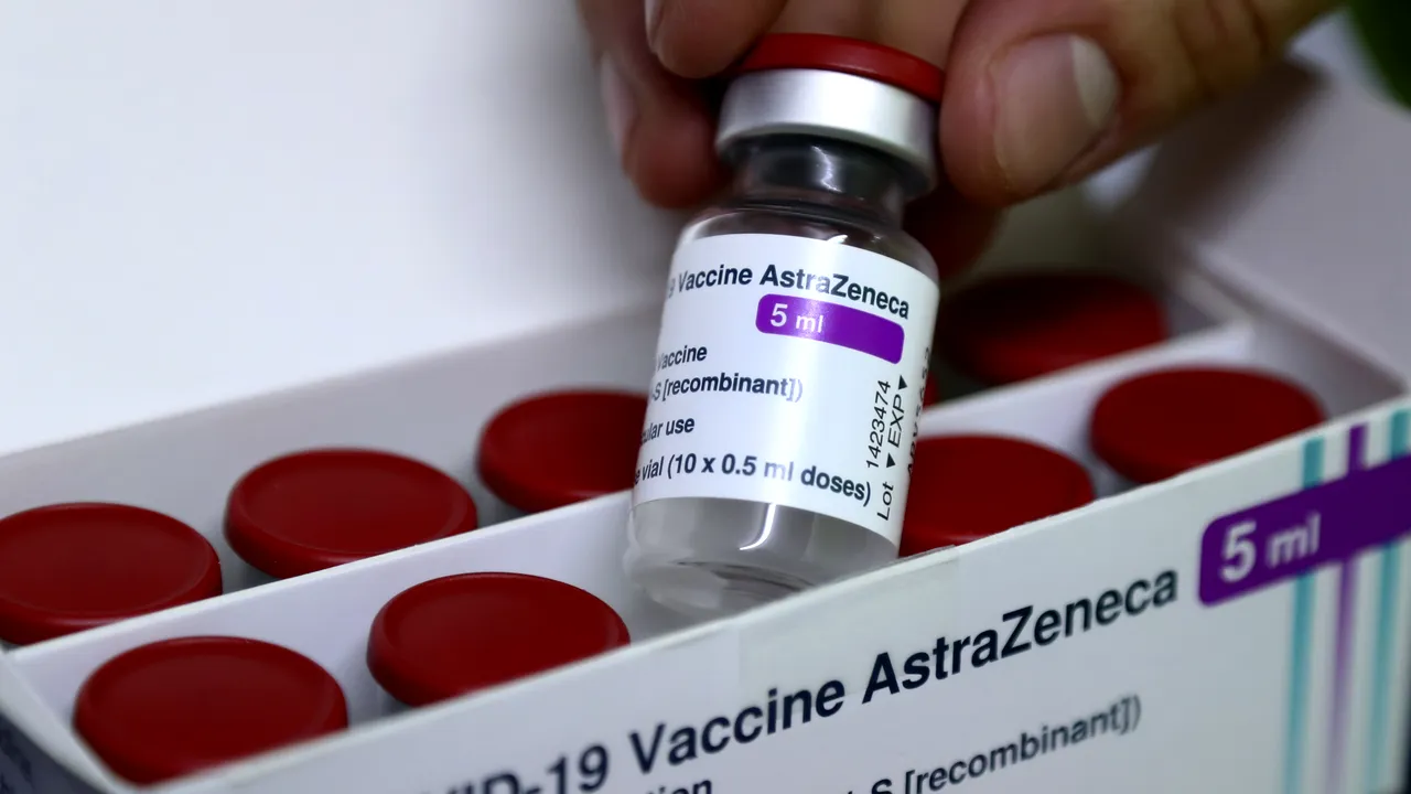 Cea mai mare tranşă de vaccin AstraZeneca ajunge astăzi în România: 432.000 de doze