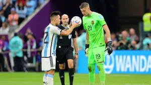 Noi imagini vin să scuze reacţia lipsită de fair-play a Argentinei la finalul partidei cu Olanda