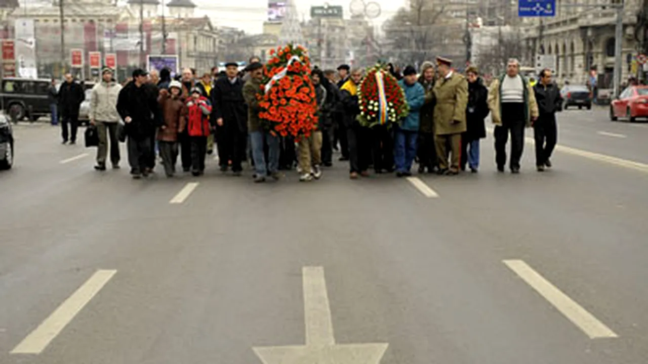 Bucureşti: Aproximativ 150 de tineri au participat la un marş de comemorare a eroilor Revoluţiei