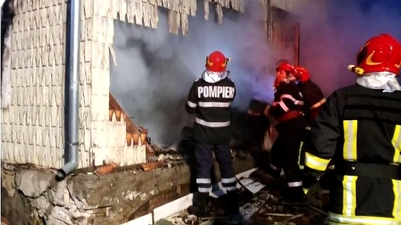 Trupul carbonizat al unei femei, găsit într-o locuinţă din Suceava. FOTO