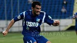 Băcilă a fost scos de pe teren cu ambulanţa, la meciul Pandurii-Steaua. Fotbalistul are o dublă fractură de tibie şi peroneu