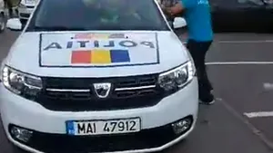 VIDEO | Scandal cu zeci de persoane în centrul oraşului Hunedoara. Forţele de ordine au fost atacate: de la ce au pornit incidentele violente