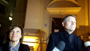 FOTO Preşedintele Klaus Iohannis, la slujba de Înviere: Vă doresc tuturor Sărbători fericite