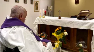 A fost publicată prima fotografie a Papei Francisc de la spitalizarea sa