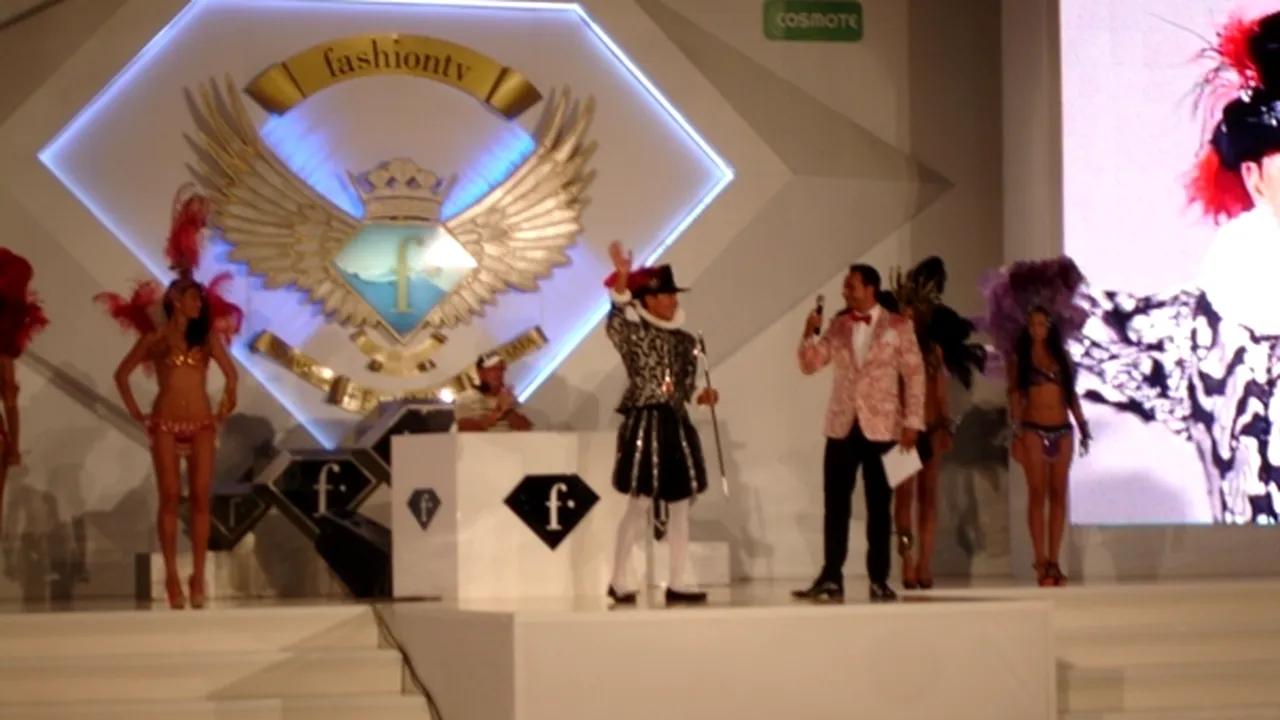 Radu Mazăre, regele carnavalului la Mamaia. Primarul Constanţei s-a costumat în monarh şi a urmărit spectacolul de pe un jilţ - FOTO 