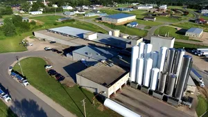 În timp ce se chinuie să vândă Napolact, olandezii de la FrieslandCampina s-au orientat spre producția izolatului proteic din zer. Unde și-a extins afacerile compania