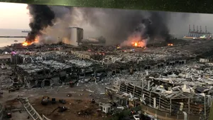 Libanul îşi plânge morţii începând de azi: 135 de decese şi 5000 de răniţi. „Am fost martorii unei catastrofe imense” / Care ar fi cauza incendiului transformat în explozie 