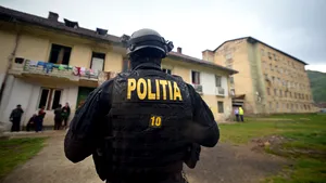 Ofiţerul de poliţie delegat la Parchetul General, care ar fi cerut mită 1 milion de euro, a fost arestat