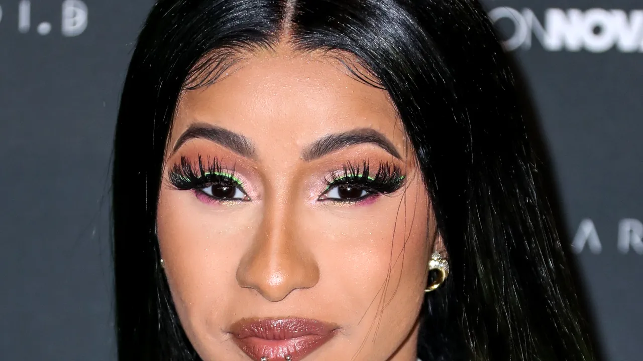 Cardi B, nemulţumită că suporterii lui Trump se distrează pe una din piesele ei. Vedeta vrea să apeleze la FBI pentru a-i denunţa pe petrecăreţi
