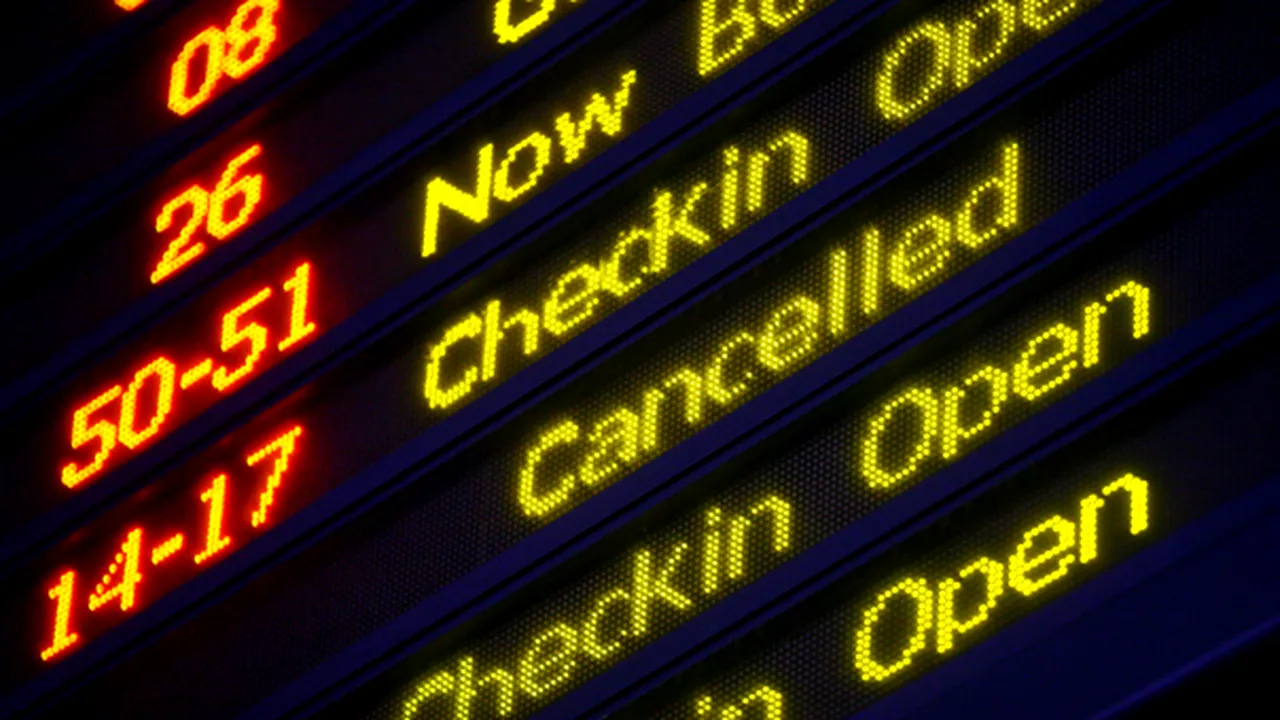 FOCUS: Tarom, ROMATSA şi aeroporturile au pierdut 7 milioane de euro din cauza norului de cenuşă