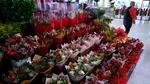 Trucul care a cucerit internetul: cum poți transforma un buchet de trandafiri cumpărat din supermarket într-o tufă de trandafiri