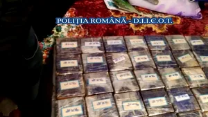 Aproape 10 kilograme de cannabis, ascunse în rezervorul unei maşini, descoperite la Iaşi