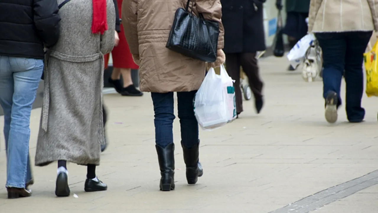 Covasna: Tăbliţe bilingve distribuite localnicilor într-o campanie pentru folosirea limbii maghiare
