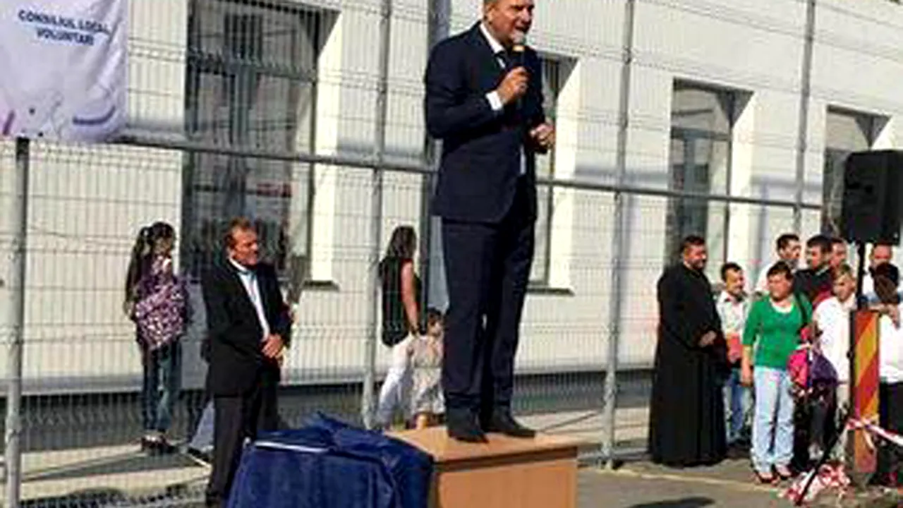 Pandele: M-am urcat cu picioarele pe catedră ca să mă vadă lumea. Aşa mi-a dat mie prin cap