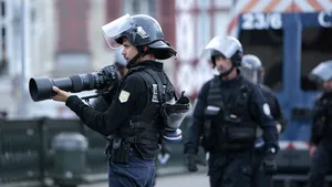 Autorităţile franceze anunţă că există indicii privind radicalizarea autorului atacului de la Paris