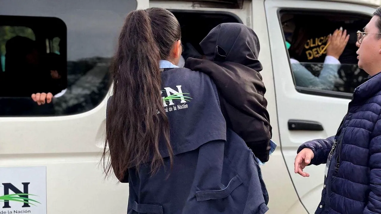 Confruntări între poliţie şi membrii unei secte care au încercat să recupereze 160 de copii