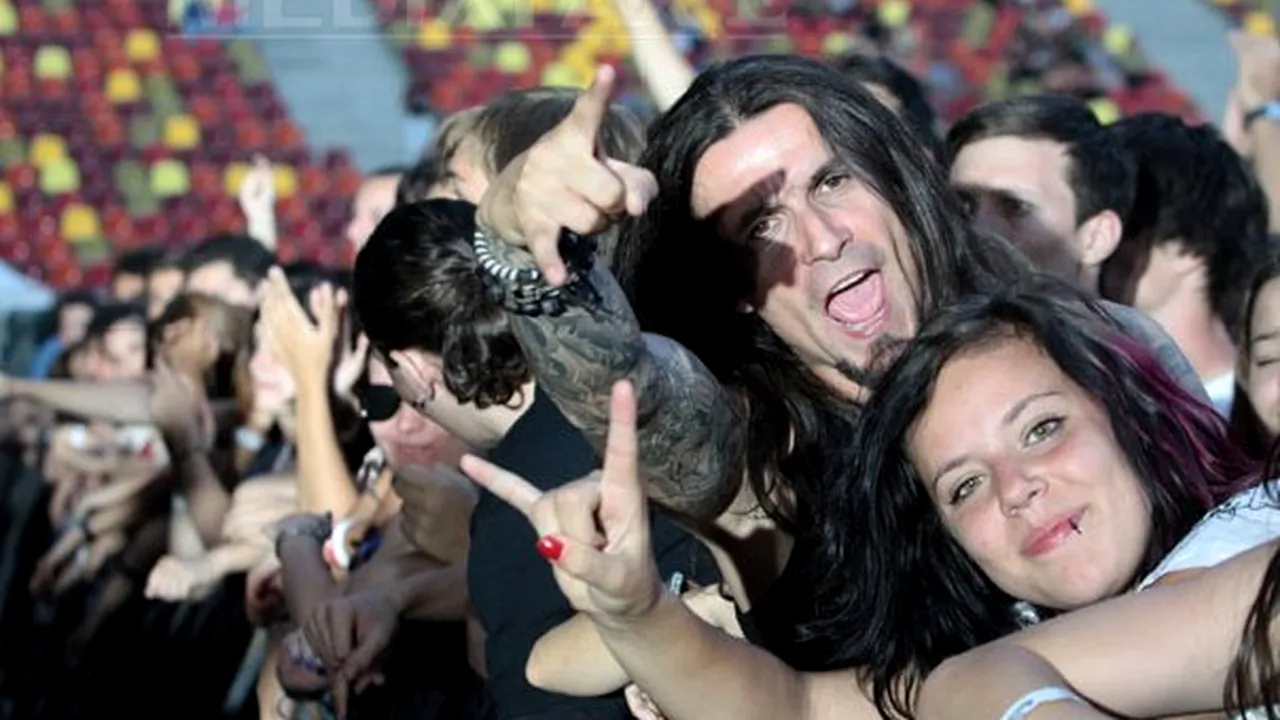 Peste 20.000 de fani s-au adunat la concertul trupei Red Hot Chili Peppers din Capitală - FOTO