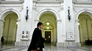 Cel mai bine plătit avocat a câştigat anul trecut 3 mil. euro