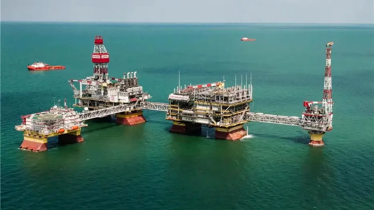 Ucraina a atacat cu drone o platformă petrolieră Lukoil din Marea Caspică