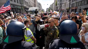 Germanii contestă regulile anti-Covid. Cât de diferite sunt de cele din România?
